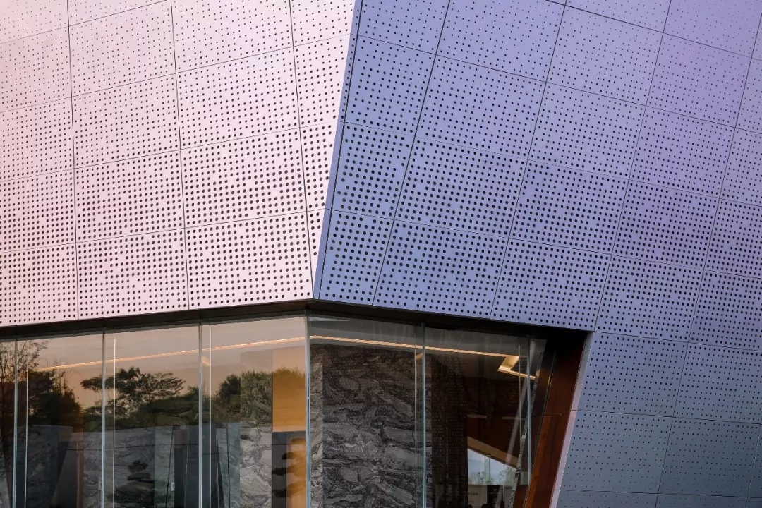 穿孔幻彩复合板细节 by远洋，天华建筑设计